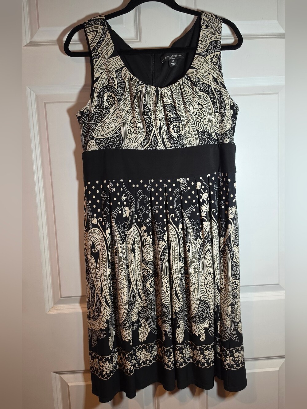 R&M Richards Black and Cream Paisley Sleeveless Fit & Flare Dress Pleated